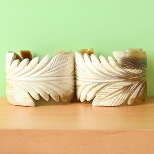 Brazalete de Cuerno de Búfalo Tallado, Artesanía Natural, Coleccionable, Tema de la Naturaleza, Joyería Hecha a Mano - Product Image 2