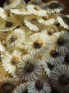 Girasoles. Difusor de fragancia de flores de madera Sola, tamaño seco: 10 cm, hecho a mano con flores de madera Sola de Tailandia, original. - Product Image 6