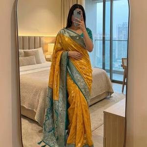 Collection de saris classiques en soie Banarasi Meenakari - Product Image 1