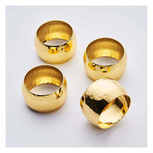 Ensemble d'anneaux de serviette en métal finition or de luxe pour une mise en scène élégante de table de mariage et une décoration de table raffinée - Product Image 2