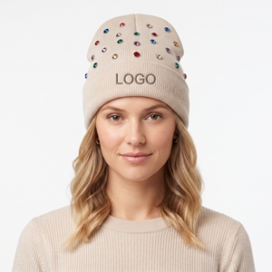 Bonnet d'hiver personnalisé brodé, doux et chaud, en tricot, avec décorations de perles et strass, pour femme, avec logo personnalisé - Product Image 1
