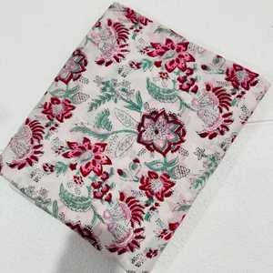 Tela 100% Algodón con Estampado Floral, Tejido Transpirable de 100GSM, Peso Medio, 53/54 Pulgadas de Ancho, para Ropa de Niña y Textiles para el Hogar - Product Image 4