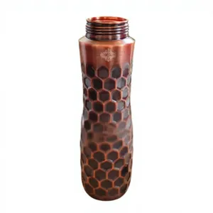Ensemble de bouteilles d'eau en cuivre pur à motif filigrané avec deux verres assortis, design antique métallique foncé - Product Image 2