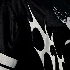 Camiseta de Fútbol Americano Personalizada con Serigrafía, Cuello en V, Malla, Estilo Urbano, Gráficos Góticos, Fabricante OEM Personalizado al por Mayor - Product Image 3