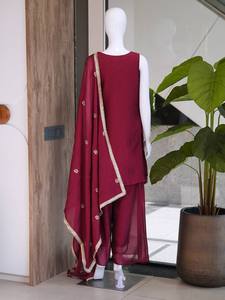 Ensemble Kurti Palazzo brodé Premium Rangoli Crush avec Dupatta à sequins épais |   Vêtements ethniques de créateurs pour femmes - Product Image 6