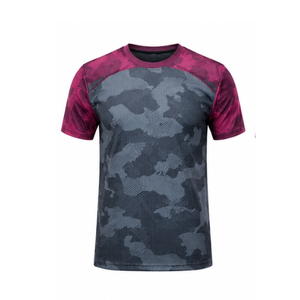 ชุดเสื้อรัดกล้ามเนื้อและกางเกงขาสั้นลายพรางสำหรับผู้ชาย พิมพ์ลายโลโก้ตามสั่ง แห้งเร็ว ระบายอากาศได้ดี เหมาะสำหรับออกกำลังกายและเล่นกีฬา ชุด 2 ชิ้น - Product Image 2