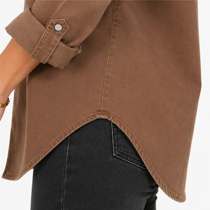 Camisa de Mezclilla para Mujer, Personalizada, Manga Larga, Dobladillo Asimétrico, Corte Holgado, Color Sólido, Botones al Frente, Bolsillo en el Pecho, Estilo Casual para Otoño - Product Image 4