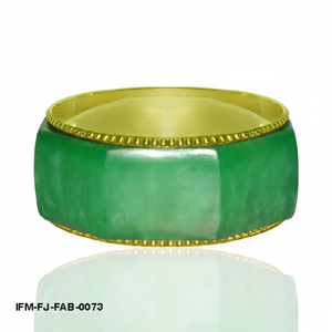 Brazalete Ancho de Resina Estilo Jade Verde Hecho a Mano, Brazalete Geométrico Vintage con Acabado Texturizado en Tono Dorado para Mujer - Product Image 3
