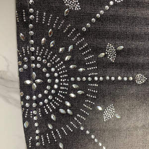 Shorts en jean pour hommes, style streetwear, personnalisés, délavés vintage, avec strass, par un fabricant de denim - Product Image 4