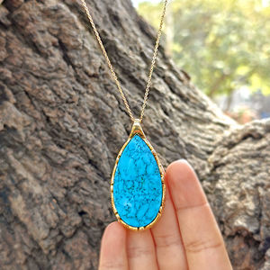 Elegante collar con colgante de piedra de turquesa azul, chapado en oro de 18k, estilo hoja, con engaste tipo collet, joyería boho-sureño. - Product Image 6