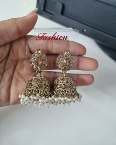 Elegantes Pendientes Jhumka Color Rosa Bebé Chapados en Oro, Pendientes Jhumki Tradicionales Indios con Perlas Incrustadas en Kundan para Mujer, Estilo Étnico - Product Image 6
