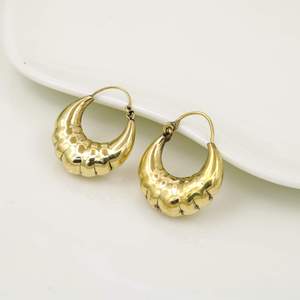 Boucles d'oreilles créoles en laiton plaqué or Sunil Jain, style vintage, bijoux de mode unisexe du Rajasthan, cadeau - Product Image 4