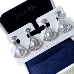 Boucles d'oreilles pendantes fines de conception rétro française faites à la main pour femmes, perles en or naturel de haute qualité avec incrustation de zircon, vente en gros - Product Image 5