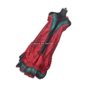 Achetez en gros un lot de robes pour femmes : Robe parapluie vintage en soie, Robe maxi Ibiza, Robe de soirée, Robe longue tropicale, Robe hippie - Product Image 1