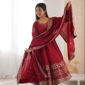 Ensemble de robe de mariée modeste avec pent et dupatta en soie Fandy pour les fêtes de Diwali et les occasions spéciales - Product Image 1