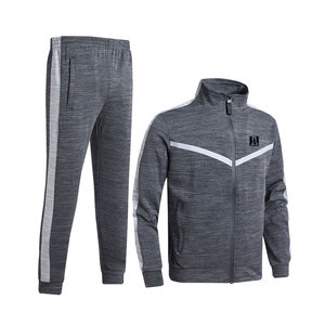 Survêtement pour homme en tissu léger et respirant, au design moderne, parfait pour l'entraînement en salle de sport et une utilisation quotidienne active. - Product Image 1