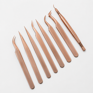 Pince à épiler personnalisée en acier inoxydable de qualité supérieure à pointe inclinée pour extensions de cils, outil d'isolation de volume pour cils, écologique, durable, violette - Product Image 3