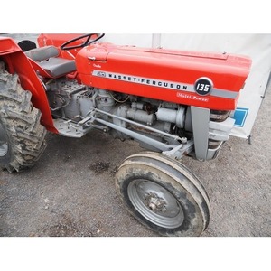 Tractor Agrícola Multifuncional Massey Ferguson 135 MF135 de Alta Eficiencia, Ideal para Labranza y Cosecha - Product Image 1