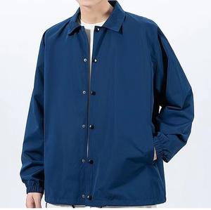Veste d'entraînement respirante en tissu polyester avec fermeture à boutons, personnalisable pour hommes, idéale pour la gym, l'entraînement, la randonnée et les entraîneurs - Product Image 2
