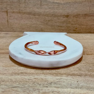 Brazalete de Aluminio Sólido de Alta Calidad Hecho a Mano, Brazalete Grueso Ajustable de Estilo Rústico para Hombre y Mujer, Colección de Joyería en OFERTA - Product Image 1