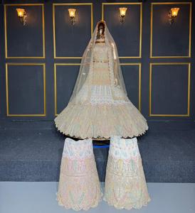 Lehenga choli de mariée entièrement orné, avec un riche travail de jarkan, un style de ceinture robuste et une grande élégance. - Product Image 3