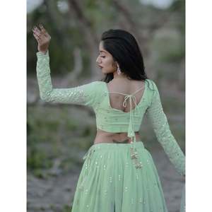 Lehenga Choli de Georgette con Lentejuelas Verde Pastel para Recepción de Boda - Product Image 2