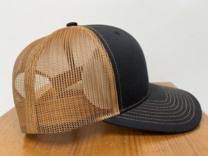 หมวกแก๊ปทรงทรัคเกอร์สีดำล้วน ปักลาย 2 มิติ/3 มิติ แบบกำหนดเอง หมวกแก๊ปทรงทรัคเกอร์ปักโลโก้ตามสั่ง 6 แผง โค้งมน ผลิตในเวียดนาม - Product Image 4