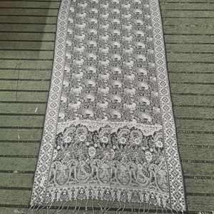 Chal de Jacquard de Invierno al por Mayor, Patrón Tejido Ogee Trellis, Cálido y Suave para Mujer, OEM ODM Personalizado - Product Image 4