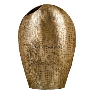 High Grade Gold Plated <b>Unique</b> Texture Prime Quality Metal Made Flower <b>Vase</b> For Home Decor And Wedding Centerpiece Decoration - Product Image 3