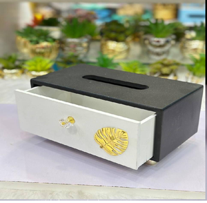 Boîte à mouchoirs ovale en métal doré luxueux avec sculptures de roses en 3D pour une décoration coordonnée, disponible au prix de gros - Product Image 3