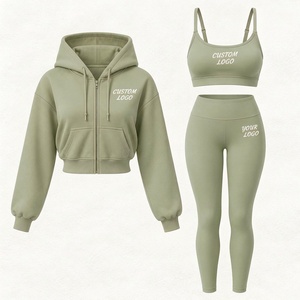 Ensemble de sport pour femme avec logo personnalisé, veste zippée à manches longues, soutien-gorge de sport et legging capri, 3 pièces, tenue athlétique streetwear - Product Image 1