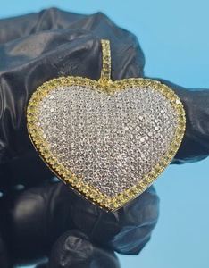 Colgante con forma de corazón, estilo hip hop, con incrustaciones de moissanita, para mujer, de plata 925, ideal para regalo de cumpleaños. - Product Image 1