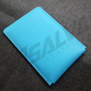 Housse pour ordinateur portable en similicuir beige de haute qualité SALVA LEATHER, personnalisable OEM, étui souple léger avec sangle réglable, moderne et unisexe - Product Image 6