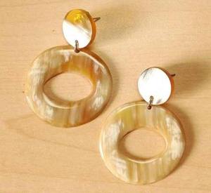 Boucles d'oreilles en corne de buffle de qualité supérieure, design religieux ange, 100% naturelles, écologiques, pour femmes et filles - Product Image 4