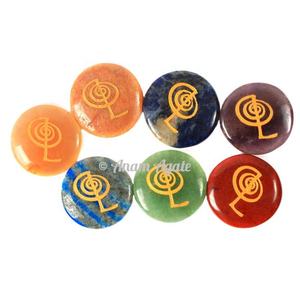 Ensembles de Reiki gravés à sept chakras avec sac de symbole de chakra Ensembles de pierre de chakra gravés en gros avec sac de symbole - Product Image 3