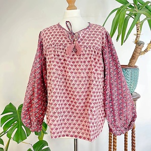 Blouse courte bohème en pur coton, imprimé floral terreux, style indien Bagru, pour femme, à porter au quotidien. - Product Image 1