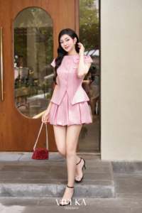 ชุดเซ็ตเสื้อเปปลัมและกระโปรงทรงบับเบิ้ลสำหรับผู้หญิง พร้อมดีเทลลายดอกไม้ประดับทำมือ ชุดสองชิ้นสุดหรู MIA - Product Image 2
