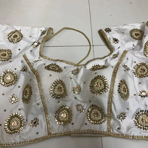 Collection Signature – Blouse Courte Rembourrée Entièrement Cousue avec Col Bateau et Manches Courtes, Tissée, pour Mariage Hivernal - Product Image 1