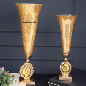 Jarrón de Metal Fundido en Aluminio con Acabado Negro y Dorado, Diseño Único, Jarrón Alto de Metal en Oferta para Decoración de Bodas y Hogar - Product Image 6