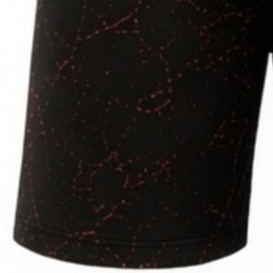 Shorts d'entraînement athlétiques imprimé marbre noir et rouge avec taille élastique, respirants, légers, pour la gym et le sport - Product Image 3