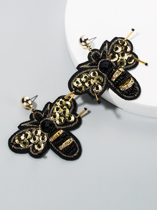 Boucles d'oreilles pendantes abeille faites à la main, mignonnes, avec sequins et perles, motif animal, patch appliqué, broderie de strass et travail d'aiguille - Product Image 3