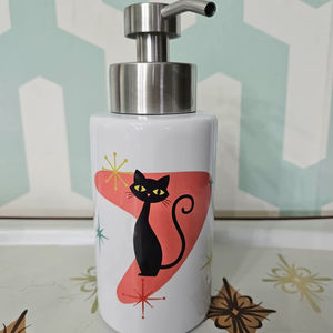 Distributeur de savon imprimé chats mignons, pompe à savon rechargeable pour lavage des mains, idéal pour la salle de bain de la crèche, la coiffeuse et la décoration des chambres d'enfants, provenance Inde - Product Image 1