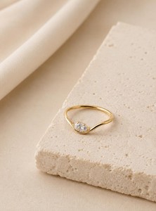 Bague de fiançailles élégante en or 14 carats avec diamant poire cultivé en laboratoire, ondulé, certifié IGI, bijoux fins, style minimaliste vintage blanc E - Product Image 5