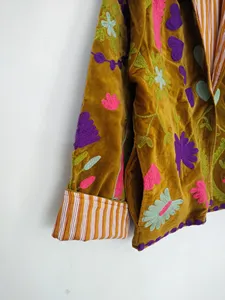 Chaqueta Boho Chic de Terciopelo Marrón Camel con Bordado Suzani y Vibrante Trabajo de Hilo Floral, Abrigo de Moda para Mujer Otoño Invierno - Product Image 3