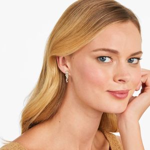Boucles d'oreilles pendantes en or jaune 14 carats avec diamants de laboratoire de forme marquise florale - Product Image 2