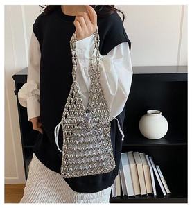 Nuevo Bolso de Hombro Moderno para Mujer, Diseño de Alta Gama, Estampado Animal Versátil, Material de PVC, Cierre de Cremallera y Broche, Hecho en China - Product Image 1