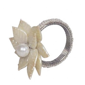 ANNEAU DE SERVIETTE EN MÉTAL DESIGNER PERLE POUR LA DÉCORATION DE NOËL ET DE MARIAGE ANNEAU DE TISSU DE SERVIETTE - Product Image 1