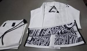 Kimono de Jiu-Jitsu Brésilien avec doublure intérieure anti-irritation, logo personnalisé sur le devant, en coton tissé perlé, durable et respirant, uniforme d'entraînement - Product Image 4
