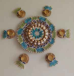 Portavelas de madera tradicional indio hecho a mano, tapete Rangoli, flores artificiales, decoración ecológica para velas de té en exteriores, para el hogar - Product Image 5