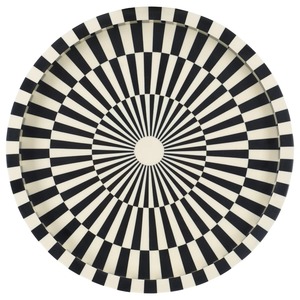Plateau de service rond décoratif noir et blanc, idéal pour les réunions familiales, les fêtes et les cadeaux, provenant d'Inde. - Product Image 1
